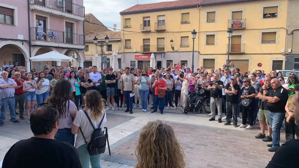 La concentración ha tenido lugar en la Plaza de Utrillas, junto al Ayuntamiento.