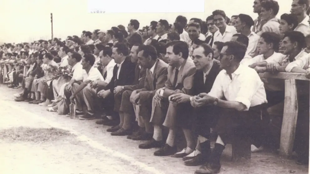 Aficionados del Utebo FC, en el partido contra el Real Zaragoza en 1956