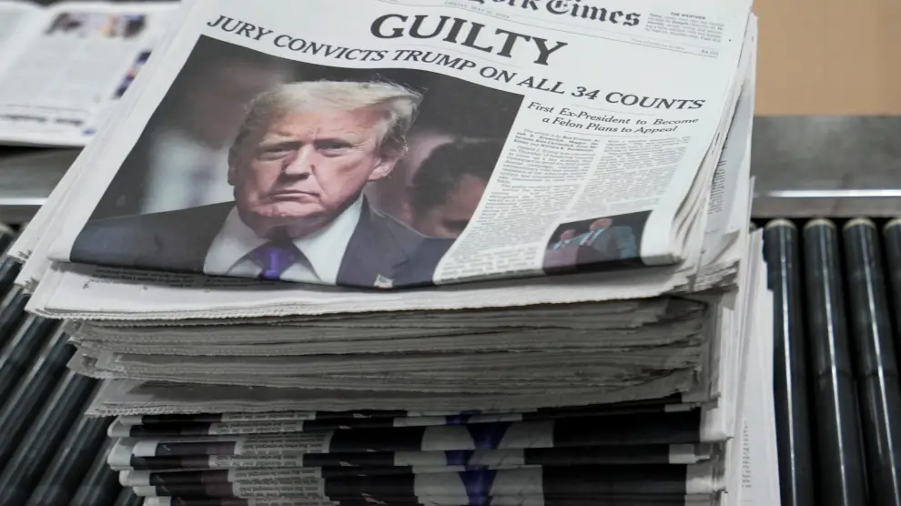 Ejemplares del periódico The New York Times con la noticia de Trump en portada