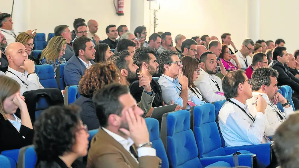 Más de un centenar de profesionales del sector de España y de Sudamérica participaron en el ISimposio Internacional del Ascensor.