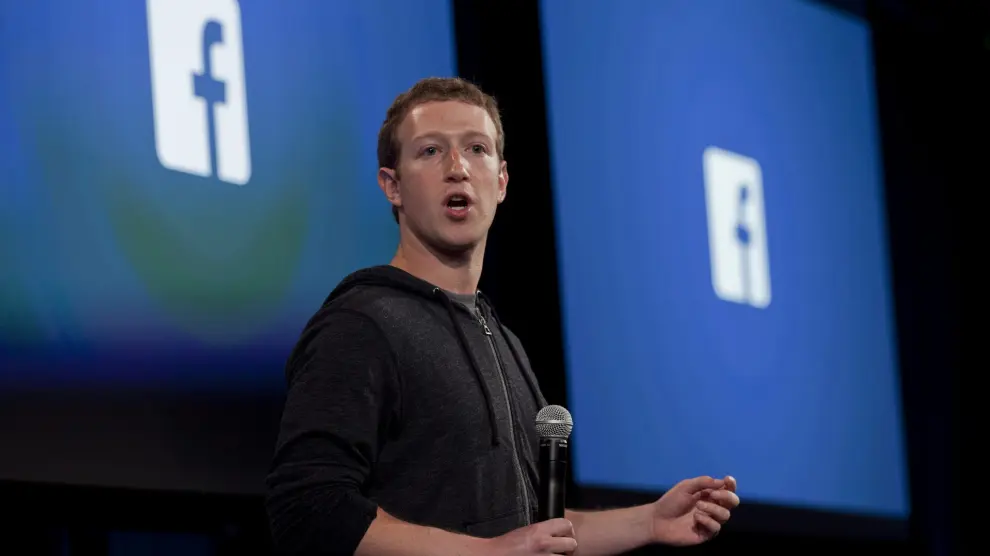 Fotografía de archivo del 4 de abril de 2013 del presidente y fundador de Facebook, Mark Zuckerberg, durante la presentación de una nueva aplicación, en Menlo Park, California (Estados Unidos).