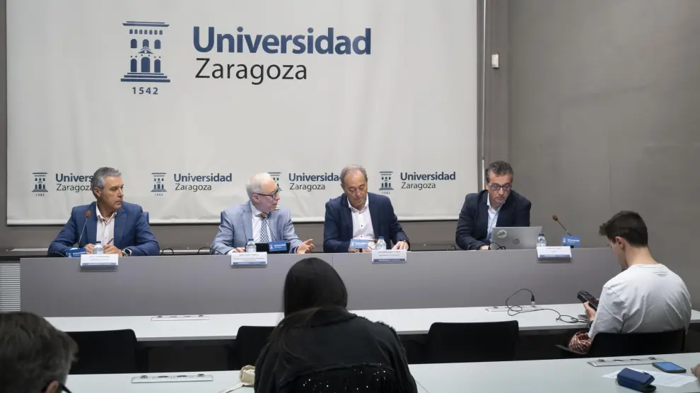 Presentación del convenio entre la Universidad de Zaragoza y la AECC, este viernes en Zaragoza.