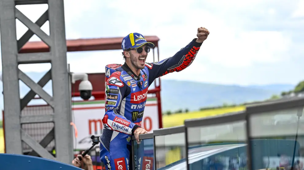 El italiano Francesco 'Pecco' Bagnaia celebra la victoria del Gran Premio de Italia de Moto GP en Mugello