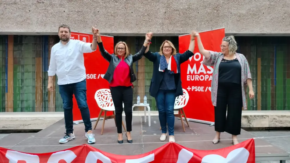 Mitin celebrado por el PSOE en la plaza de los Amantes de Teruel.