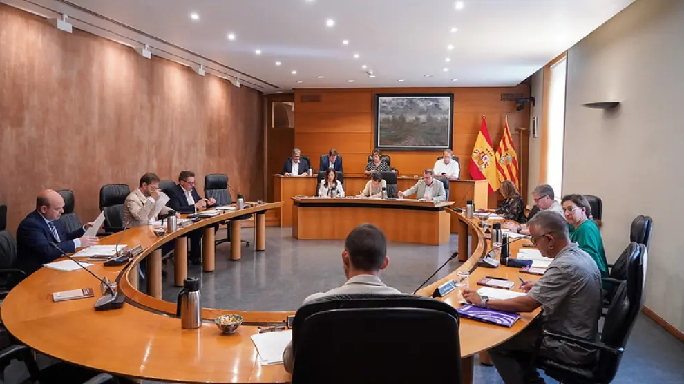 Los portavoces y miembros de la Mesa de las Cortes de Aragón, en la reunión mantenida este miércoles.