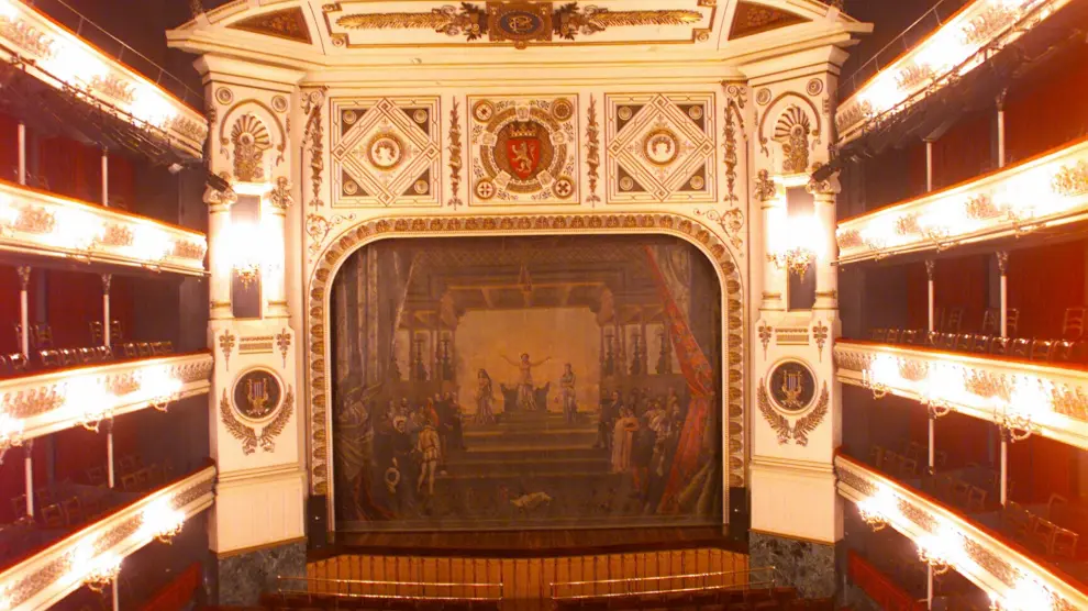 Vista general del Teatro Principal, con el telón pintado por Marcelino de Unceta.