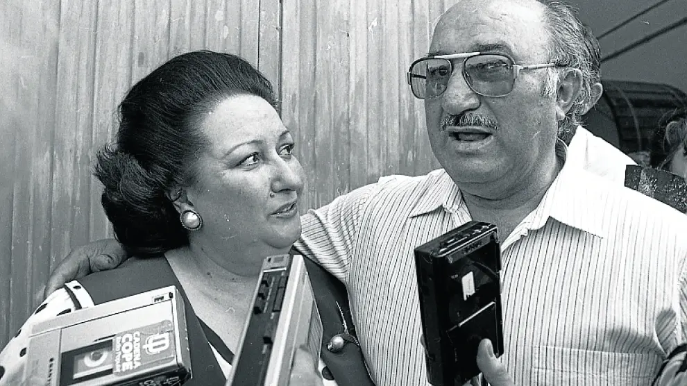 1989. Bernabé Martí y Montserrat Caballé fueron objeto de un gran homenaje popular en el pueblo del tenor: Villarroya de la Sierra.