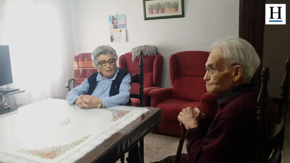 Ascensión, Carmen y Antonio, vecinos de La Muela, presumen de una larga vida de trabajo, vastos conocimientos y cabeza bien amueblada.