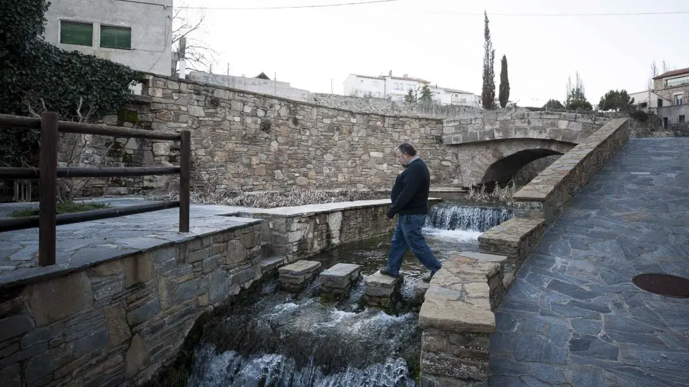 Este pequeño pueblo de Aragón es famoso por sus numerosas fuentes de aguas sulfurosas