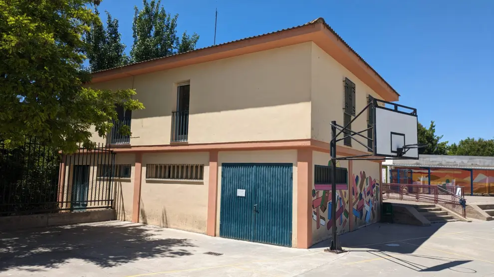 Imagen de la antigua casa del conserje del colegio público Juan XXIII de Huesca.