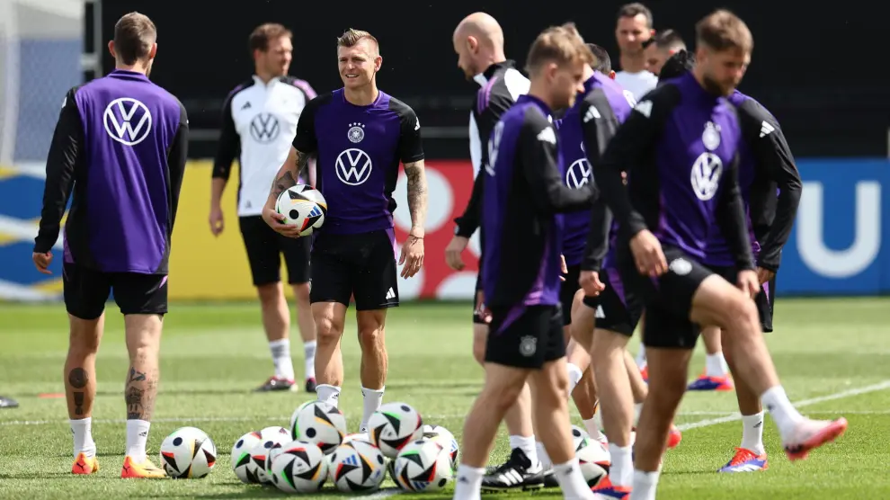 Herzogenaurach (Germany), 12/06/2024.- Germany player Toni Kroos attends a training session of the national soccer team, in Herzogenaurach, Germany, 12 June 2024. The German national soccer team prepares at a training camp for the UEFA EURO 2024. (Alemania) EFE/EPA/ANNA SZILAGYI