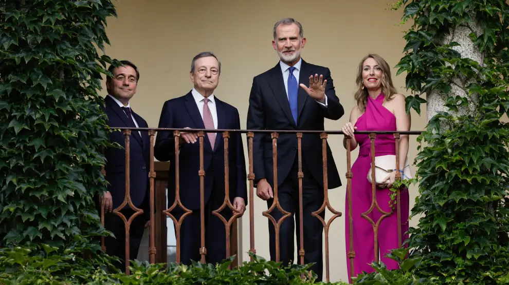 El Rey Felipe VI ofrece una cena de bienvenida en Yuste con motivo de la entrega del galardón al economista y político italiano.