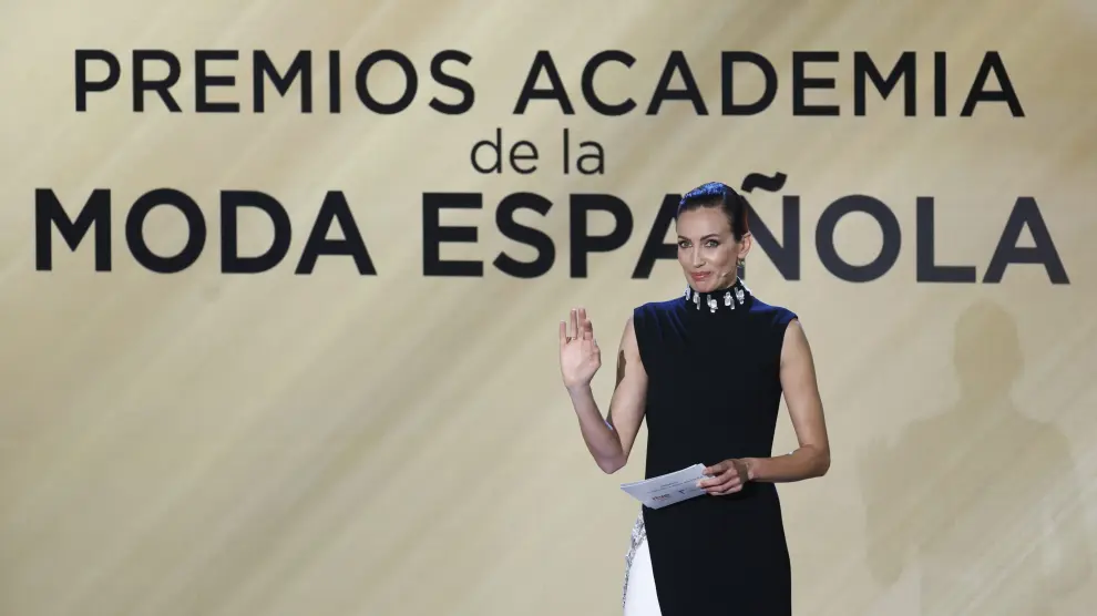La modelo Nieves Álvarez presenta la Gala de los Premios de la Academia de la Moda Española hoy en Madrid.