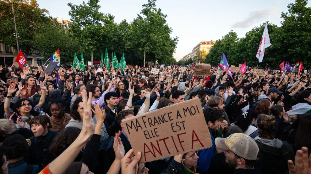 Cientos de miles de personas se manifiestan en Francia contra la extrema derecha