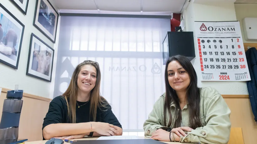 Marta Siurana e Irene Casanova, empleadas en la Fundación Federico Ozanam gracias al programa Jovem, cofinanciado con fondos europeos.
