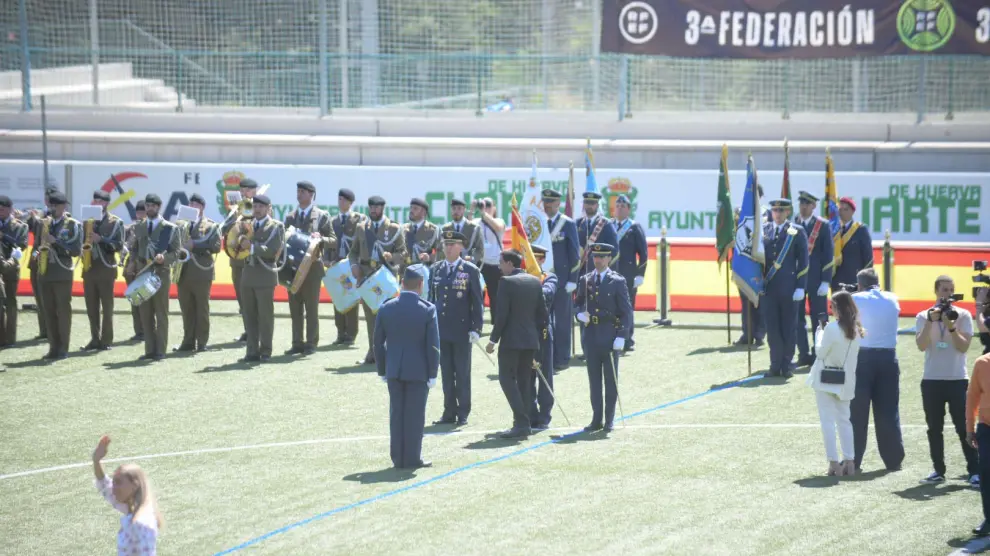 El campo municipal de fútbol de Cuarte de Huerva ha sido el escenario de esta jura de bandera para los ciudadanos.