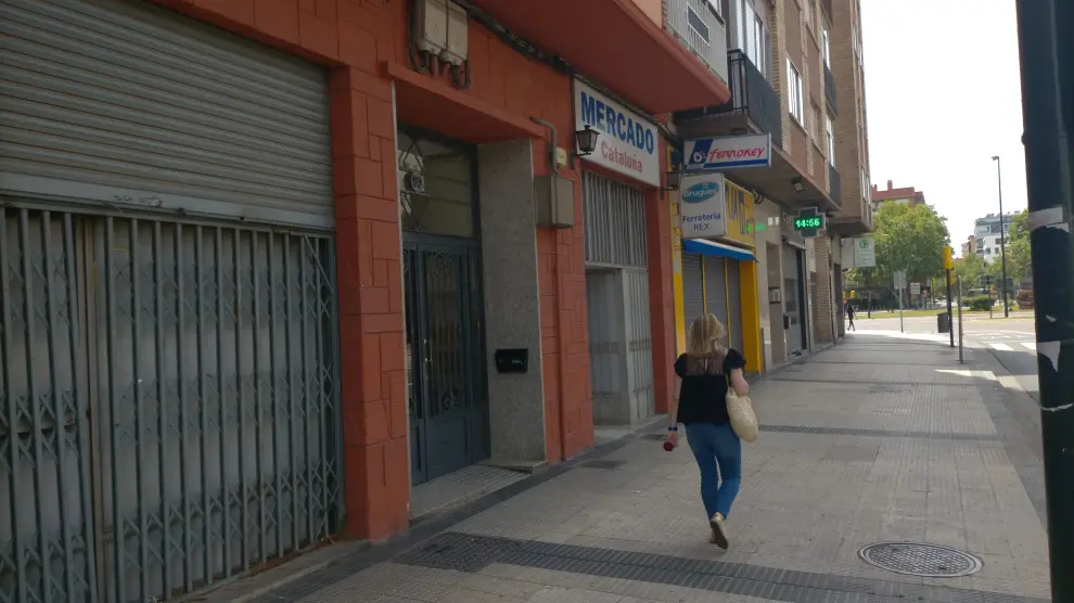 Portal del edificio de la Avenida de Cataluña en el que intervino la Policía Nacional en su operación contra los Black Panther.