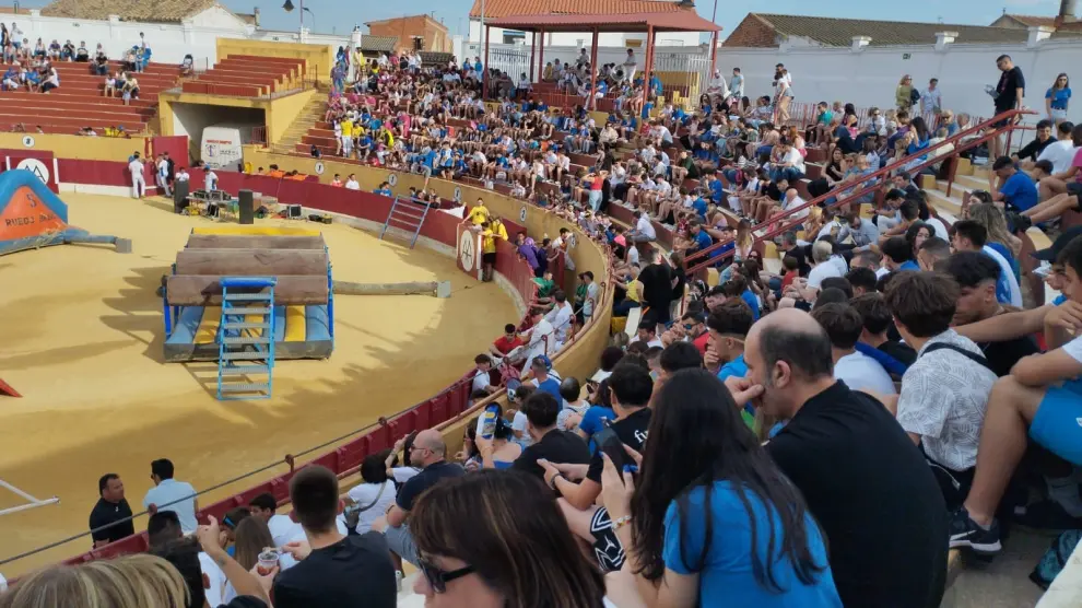 Imagen de la plaza de toros de Alagón durante uno de los festejos populares de las fiestas de San Antonio.