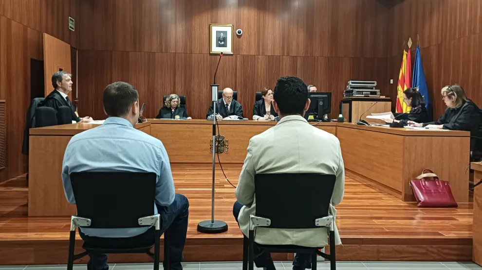 Los dos acusados, durante el juicio celebrado este martes en la Audiencia Provincial de Zaragoza