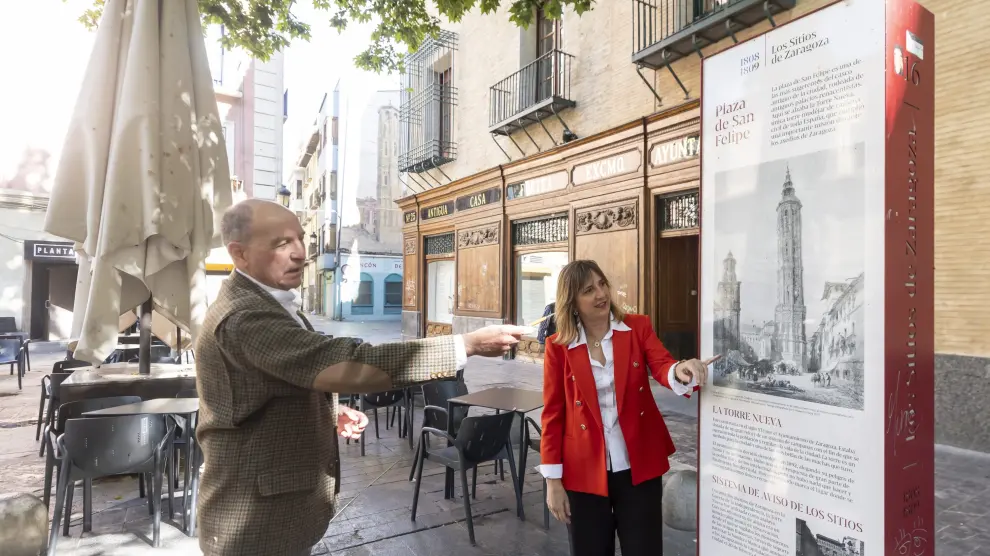 El presidente de la Fundación Ingenio Azul, Emilio Parra, y la concejal Lola Ranera, del PSOE, que apoya la reconstrucción.