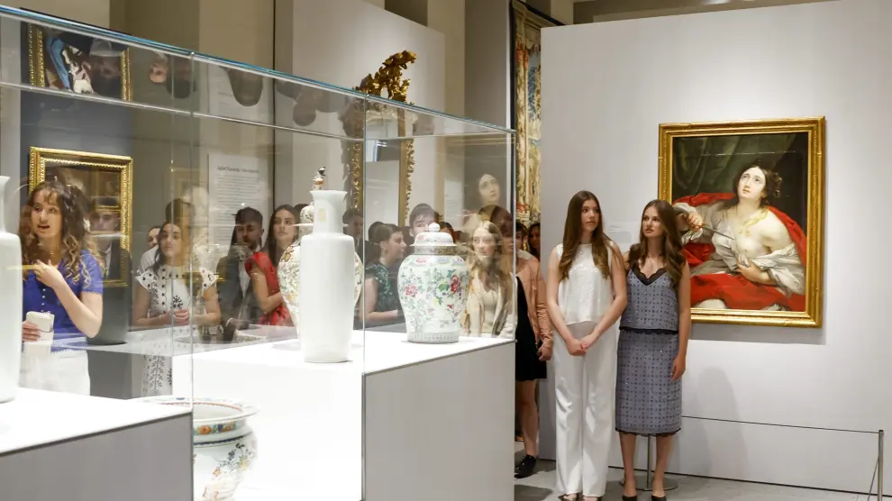 Leonor y Sofía de Borbón visitan la Galería de las Colecciones Reales ESPAÑA REY ANIVERSARIO