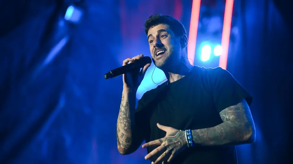 Melendi vuelve a conquistar Zaragoza en uno de sus conciertos más multitudinarios