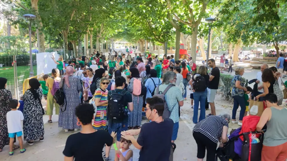 Protesta de las familias del colegio El Parque por las restricciones de las zonas de juego.