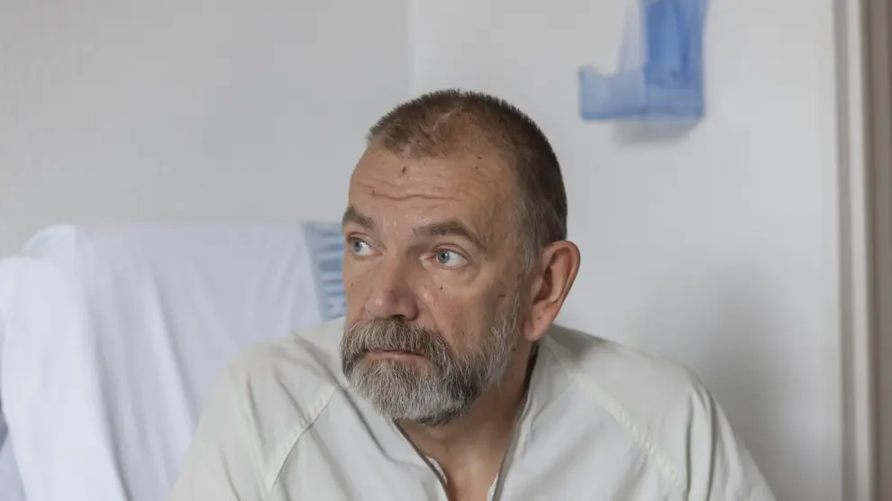 El coronel ucraniano Yurrii, de 51 años, en su habitación de la Hospital Militar de Zaragoza en la planta nueva dedicada a los militares ucranianos heridos en la guerra contra Rusia, en noviembre de 2023. .
