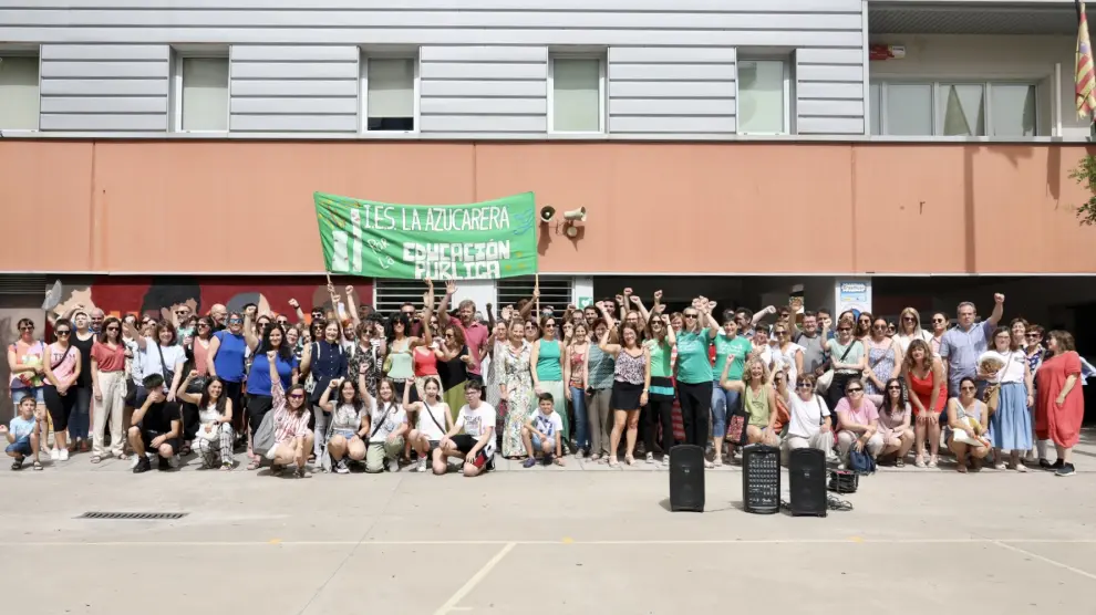 El instituto Azucarera de Zaragoza protesta por la pérdida de 45 horas semanales de atención directa al alumnado