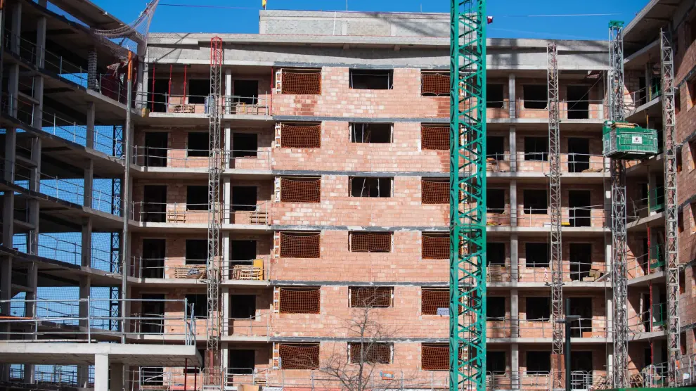 Construcción de un edificio de viviendas en Zaragoza.