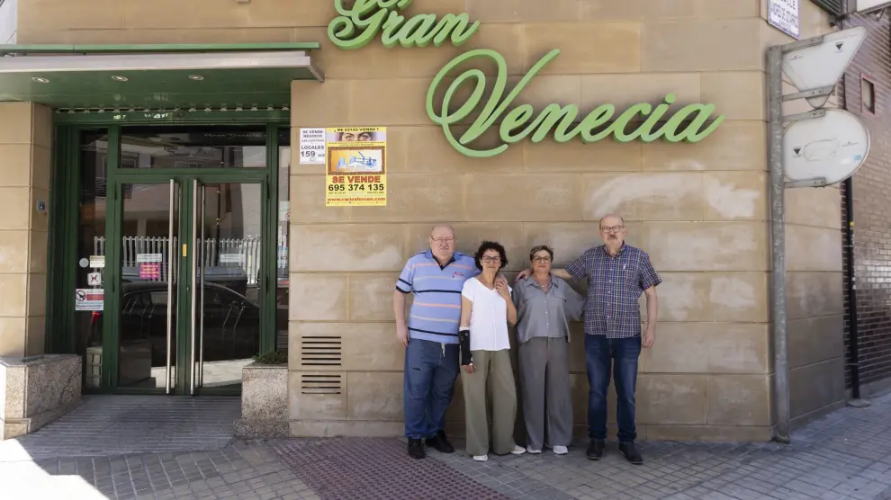 Cierra Gran Venecia, un bar con medio siglo de trayectoria en el barrio de Torrero de Zaragoza.