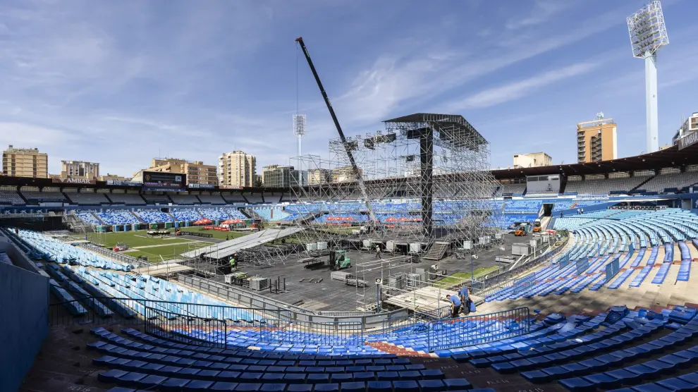 Concierto de Bunbury en Zaragoza: montaje del escenario en La Romareda