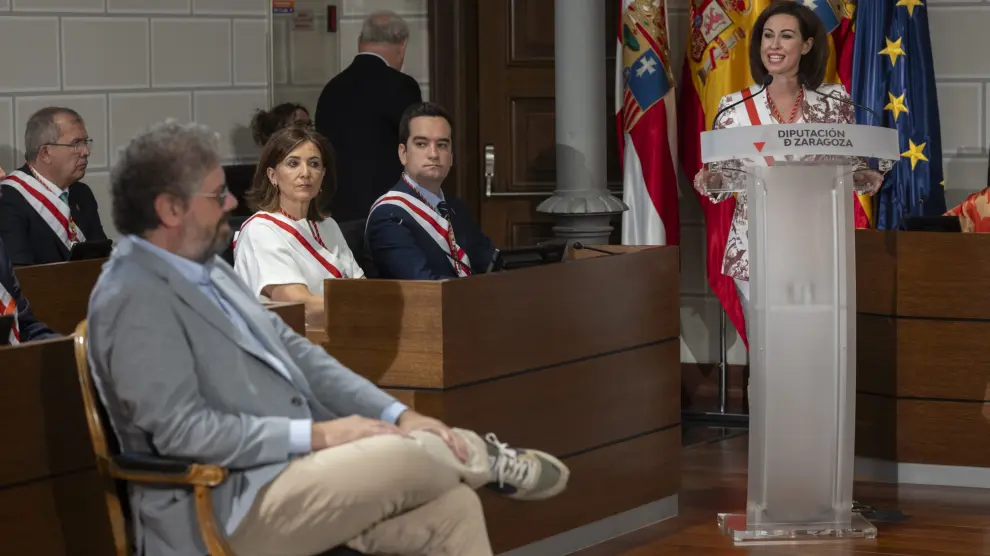 Entrega de la Medalla de Isabel de Portugal al escritor Sergio del Molino en en el salón de plenos de la Diputación de Zaragoza
