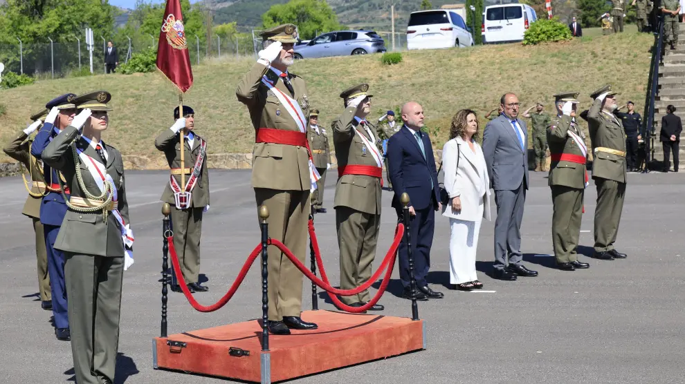 El rey Felipe VI preside junto con la princesa Leonor la entrega de despachos en la Academia General Básica de Talarn (Lérida)