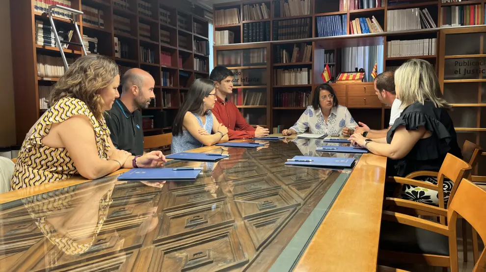 La Justicia de Aragón durante la reunión con la Asociación de Familias de Acogida de Aragón (Adafa).