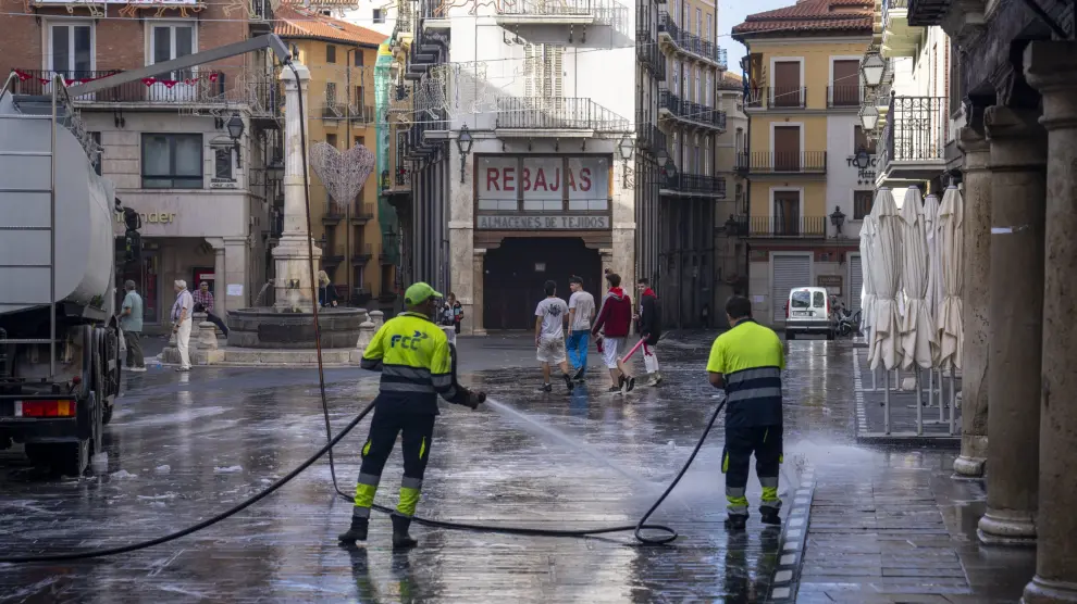 Fiestas de la vaquilla en Teruel. Limpieza de calles y desmontaje de peñas. Foto Antonio Garcia Bykofoto 09 07 24 [[[FOTOGRAFOS]]]