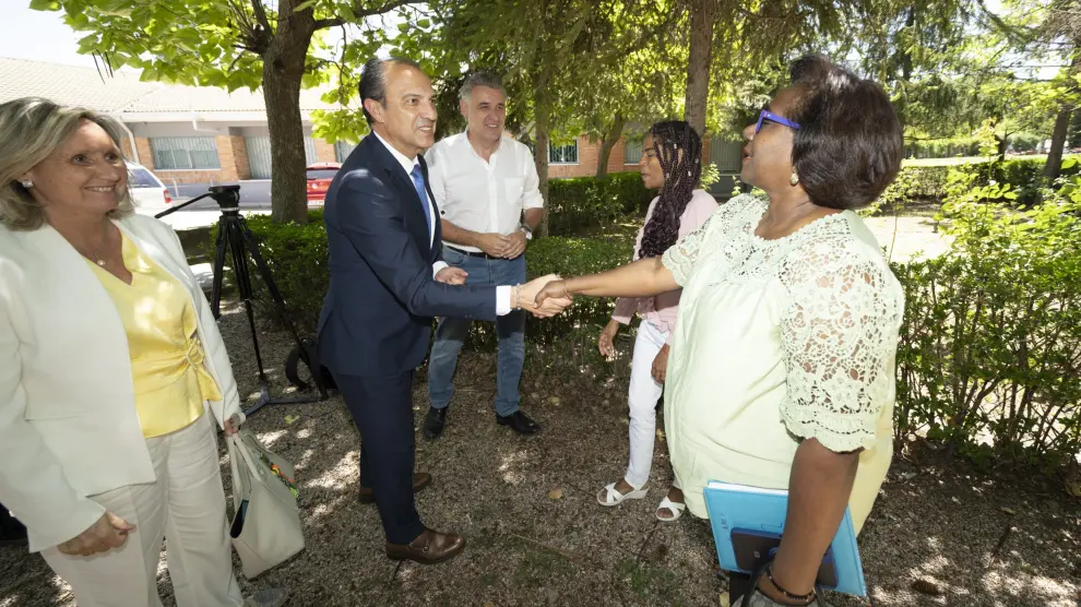 El consejero de Sanidad , José Luis Bancalero visita el centro de salud de Utrillas para conocer al equipo profesional_3. Foto Antonio Garcia Bykofoto 10 07 24 [[[FOTOGRAFOS]]]