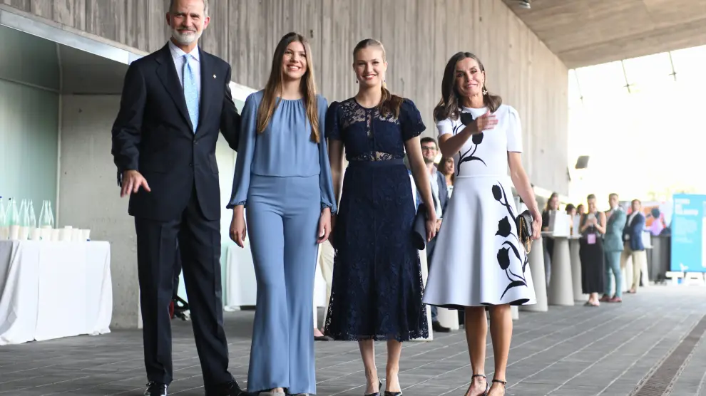 El Rey Felipe VI, la Infanta Sofía, la Princesa Leonor y la Reina Letizia a su llegada al Palacio de Congresos Costa Brava para la entrega de los Premios Princesa de Gerona 2024.