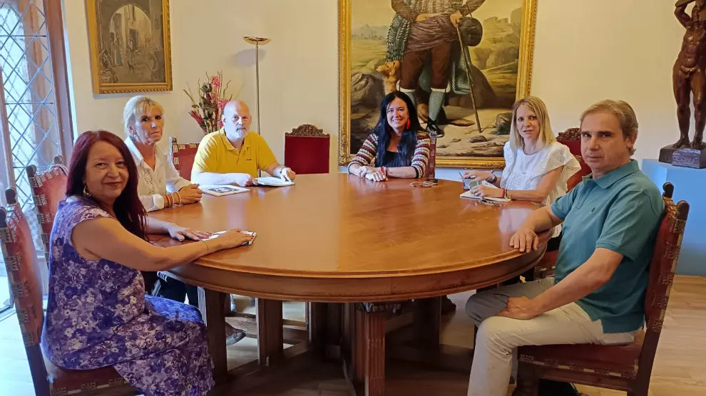 Reunión de la asociación 'Huesca, cuna de San Lorenzo', con la alcaldesa, Lorena Orduna.