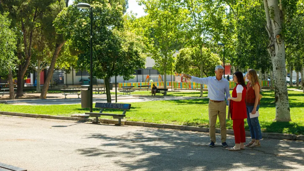 La concejala de Medio Ambiente, Tatiana Gaudes, en el parque Royo del Rabal en La Jota.