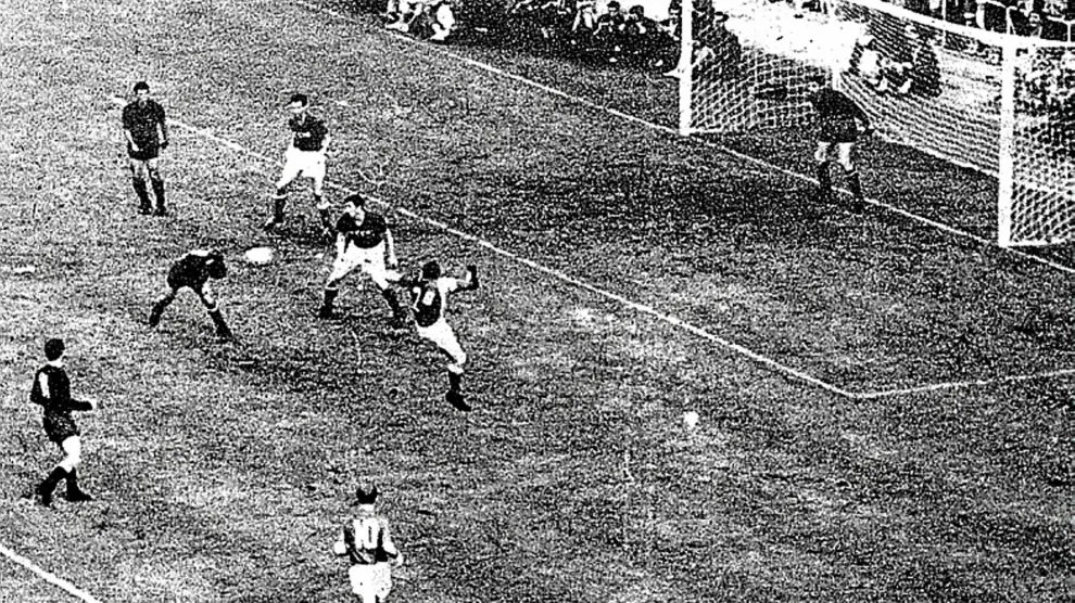Marcelino anota el gol de la victoria ante ante la URSS.