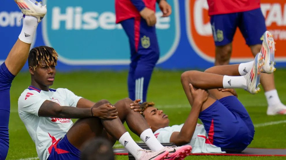 Nico Williams en el entrenamiento de cara a la final de la Eurocopa.