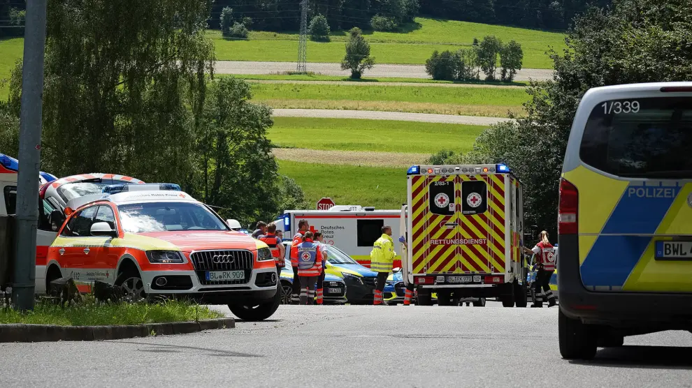 Dispositivo tras un suceso en que un hombre ha matado a tiros a tres familiares en Albstadt-Lautlingen, al sur de Alemania