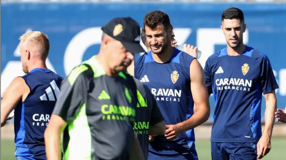 Bakis, detrás de Víctor Fernández y junto a Lecoeuche y Sabin Merino, en un entrenamiento de la semana pasada.