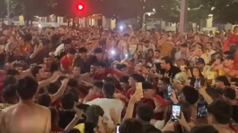 La plaza España de Zaragoza celebra el triunfo de España en la Eurocopa