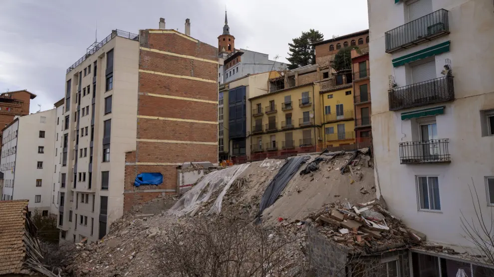 Montaña de escombros tras el derrumbe del edificio de la calle de San Francisco en Teruel el pasado 13 de junio. ** Autor: GARCÍA, ANTONIO Fecha: 22/02/2024 Propietario: Colaboradores Aragón Id: 2024-738596 [[[HA ARCHIVO]]]