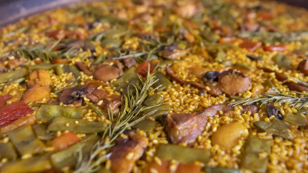 Detalle de la paella valenciana que cocina Millo en Utebo