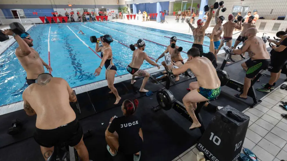 Algunos de los deportistas, durante la prueba acuática en la piscina del CDM Siglo XXI.