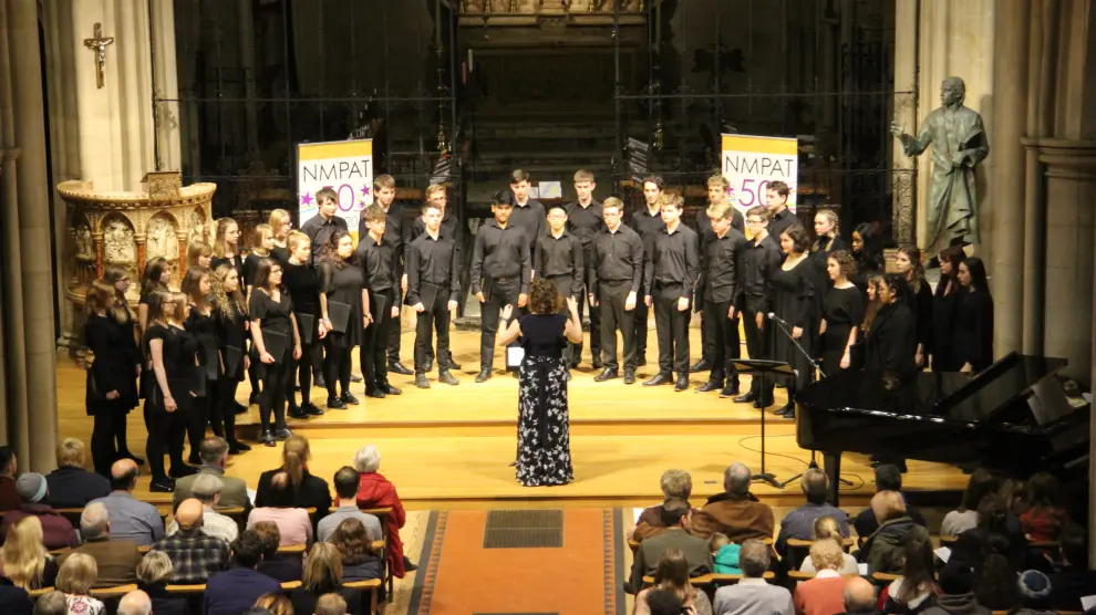 La joven orquesta y el coro británico de Northamptonshire actúan en Veruela