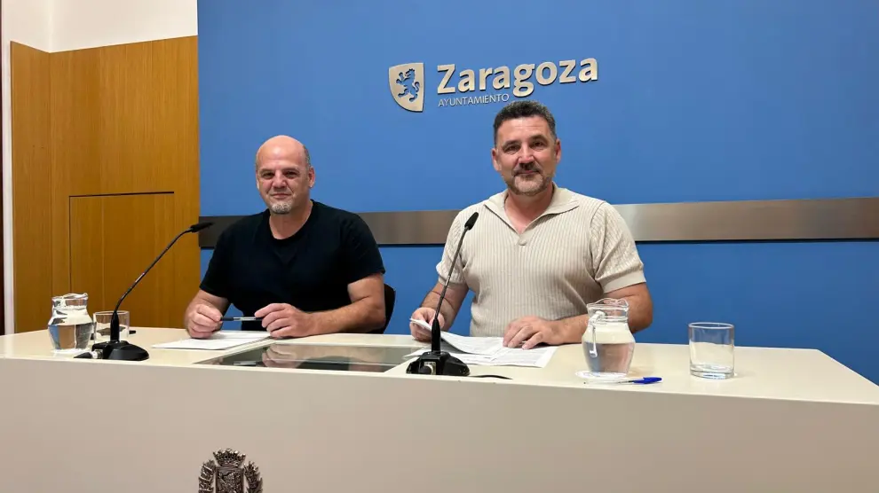 Suso Domínguez y Francisco Galán, este lunes en el Ayuntamiento de Zaragoza